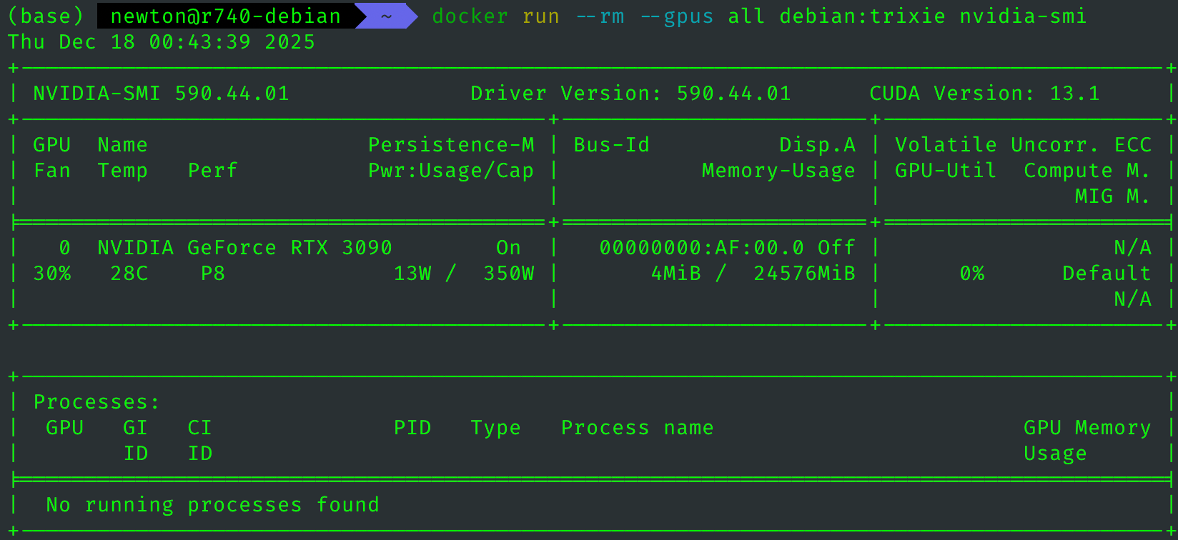 图 2. 注意看，在容器里，我们成功执行了  命令，输出显示 cuda 版本是 13.1, 驱动版本是 590.44.01，这与主机相同，所有参数均符合预期。